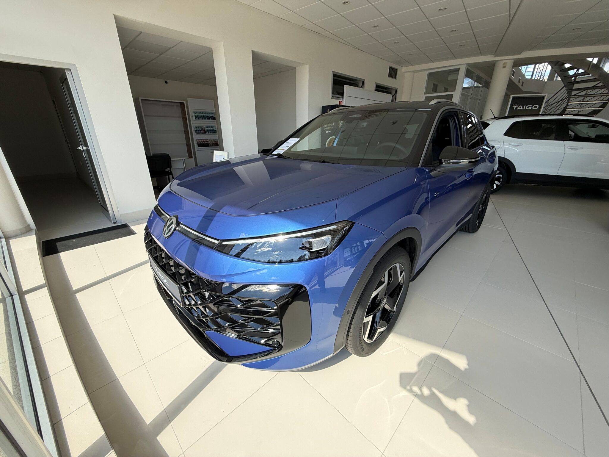 NOVÝ VW T-ROC R-Line 1.5 eTSI – 302355