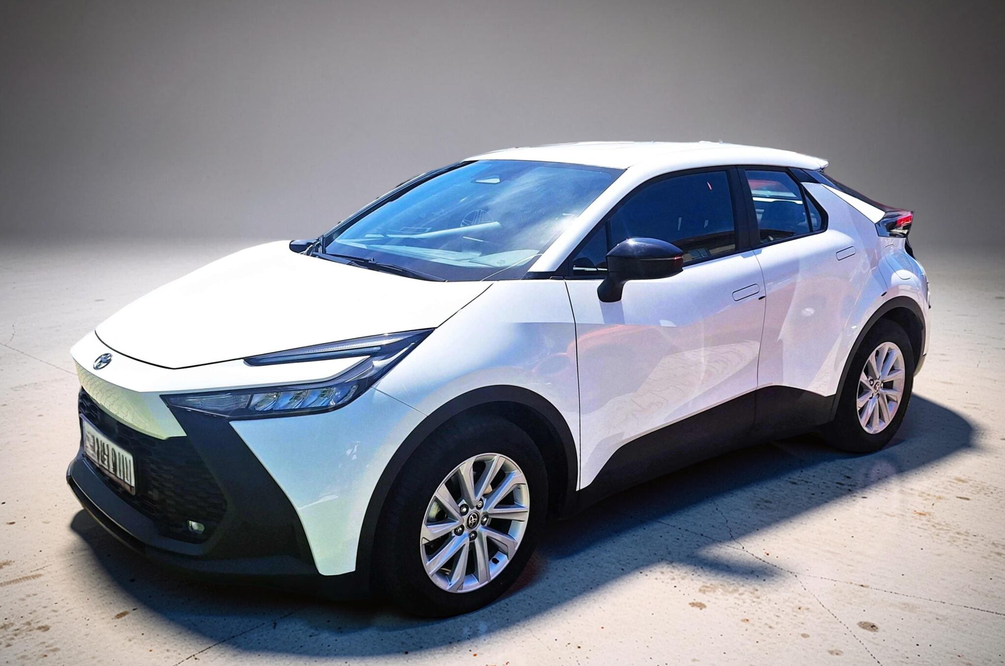 Toyota C-HR 1.8 benzín+HEV hybrid 72kW automat r.v.10/2024