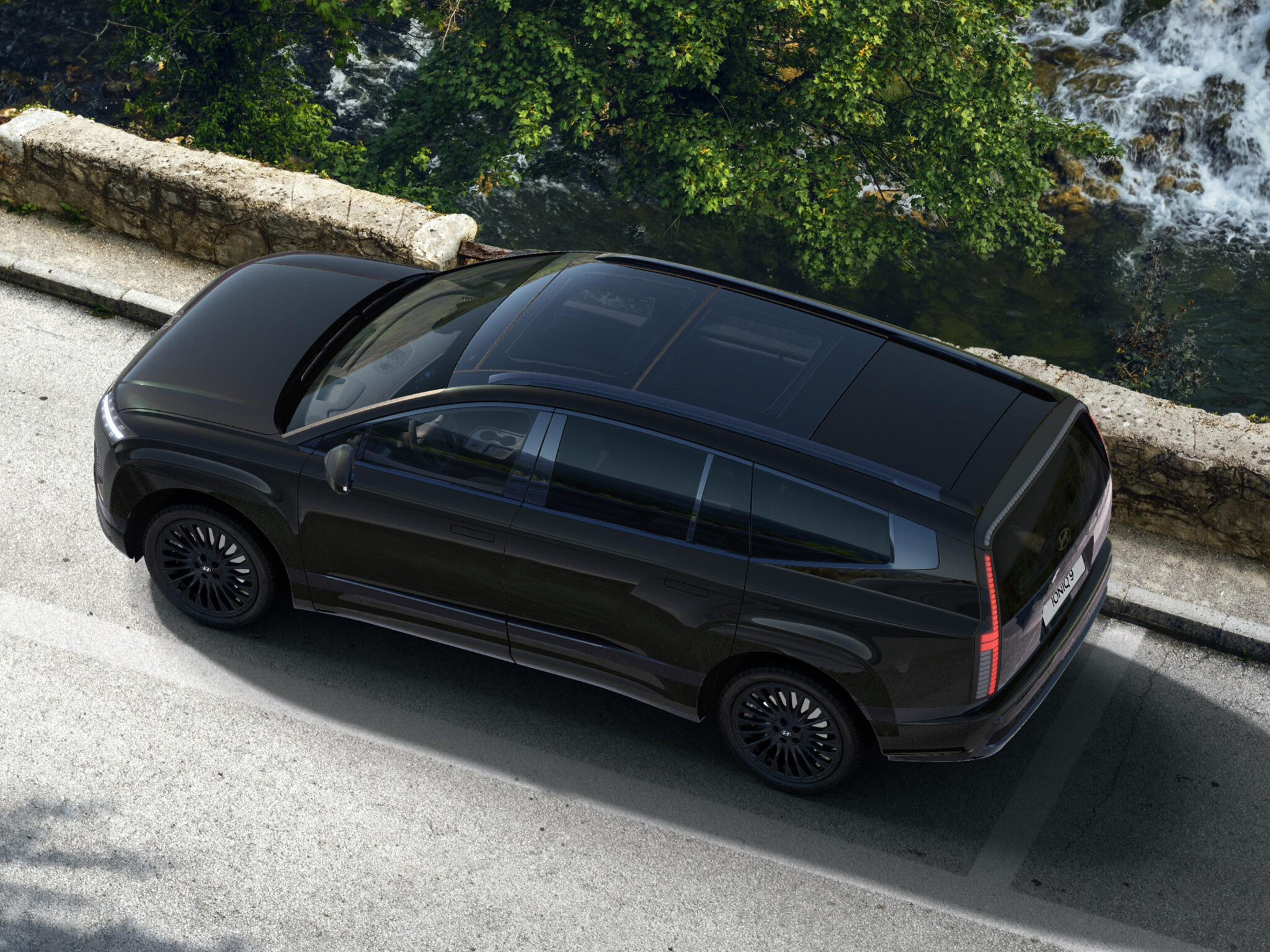 Hyundai IONIQ 9 prichádza v luxusnej výbave Calligraphy Black Ink