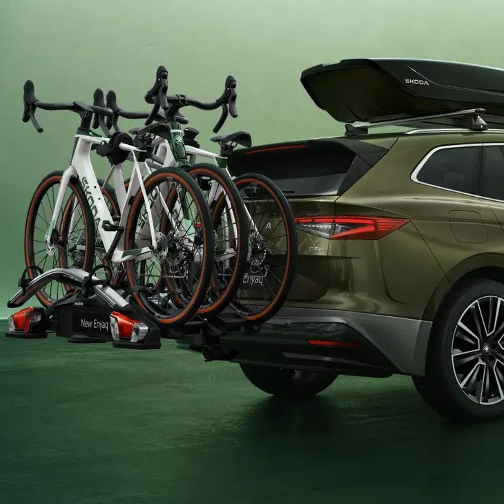 New_Enyaq_Accessories_126_Rear_Towbar Rack for 3 Bicycles_